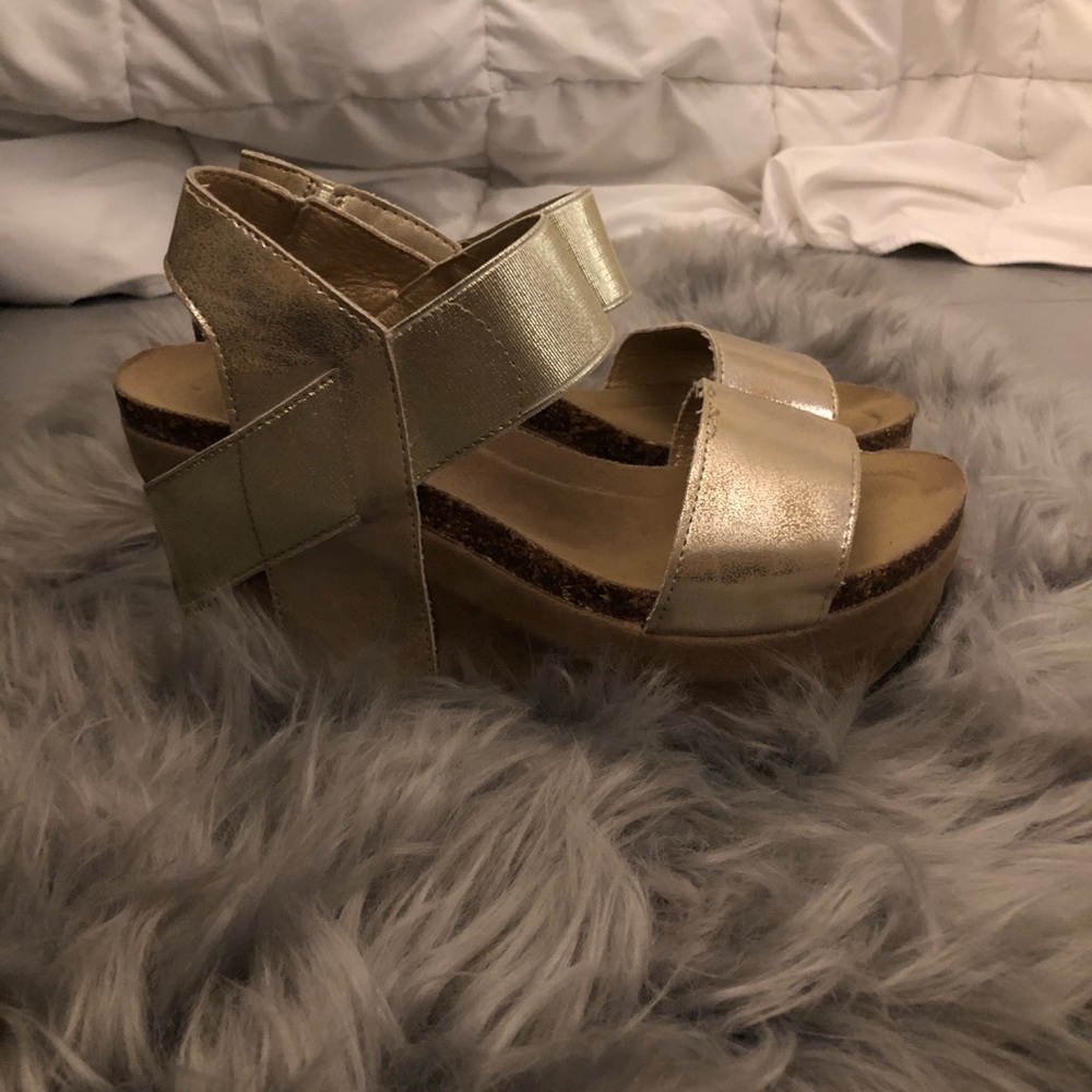 Pierre Dumas Gold Wedges